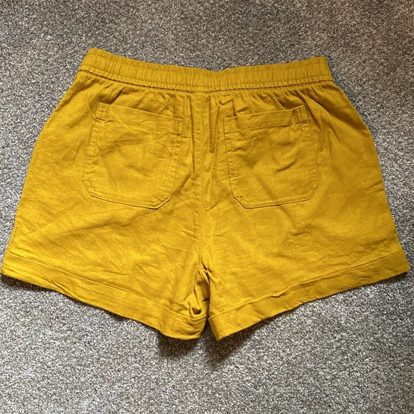 High rise Old Navy shorts - Picture 2 of 4